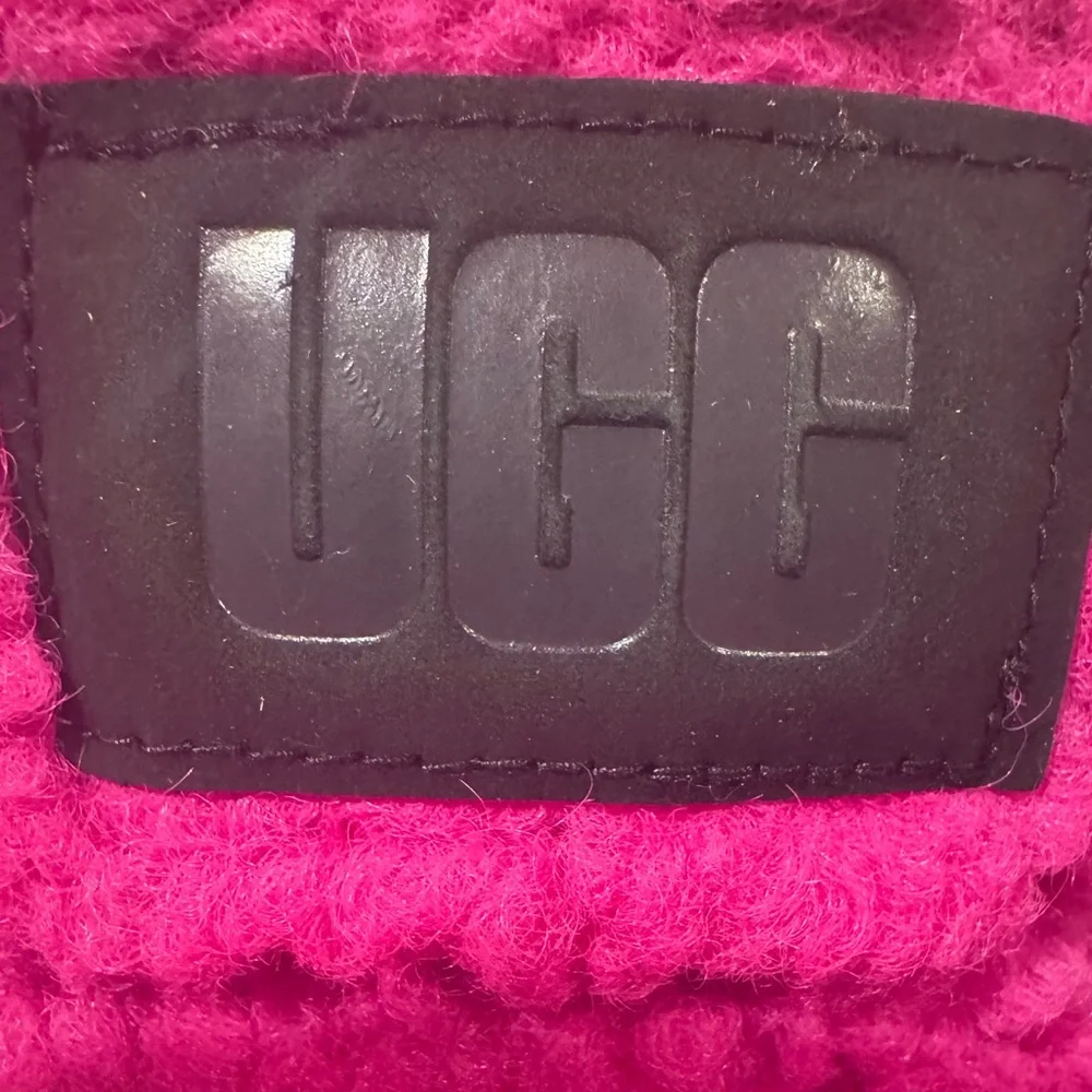 UGG Sherpa Mittens – Rock Rose – S/M - Picture 9 of 10